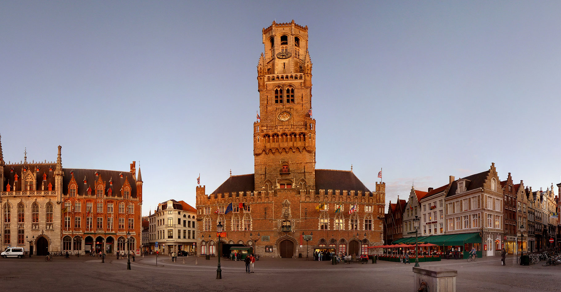 Le beffroi de Bruges, « bâtiment parade » de la ville