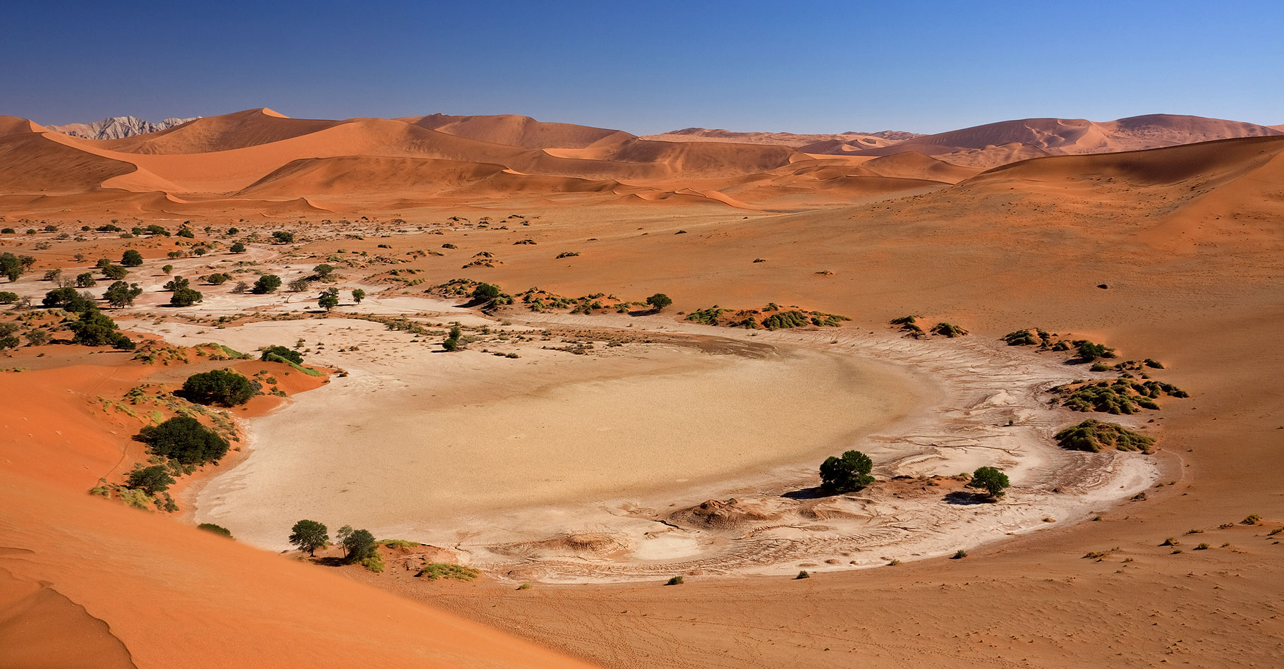 La côte de Namibie : le désert, la mine de Rössing et le désert de sel de Sossusvlei