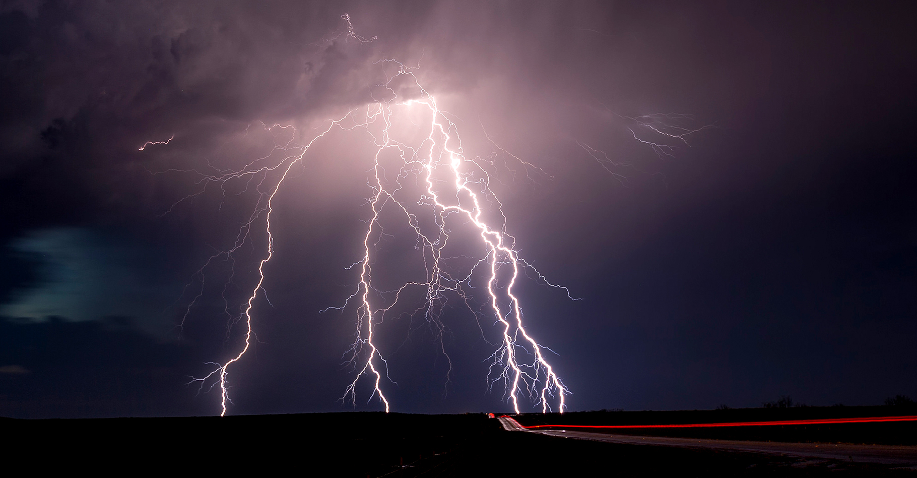 Série d'éclairs à  Throckmorton, Texas. Kelly DeLay - CC BY-NC 2.0