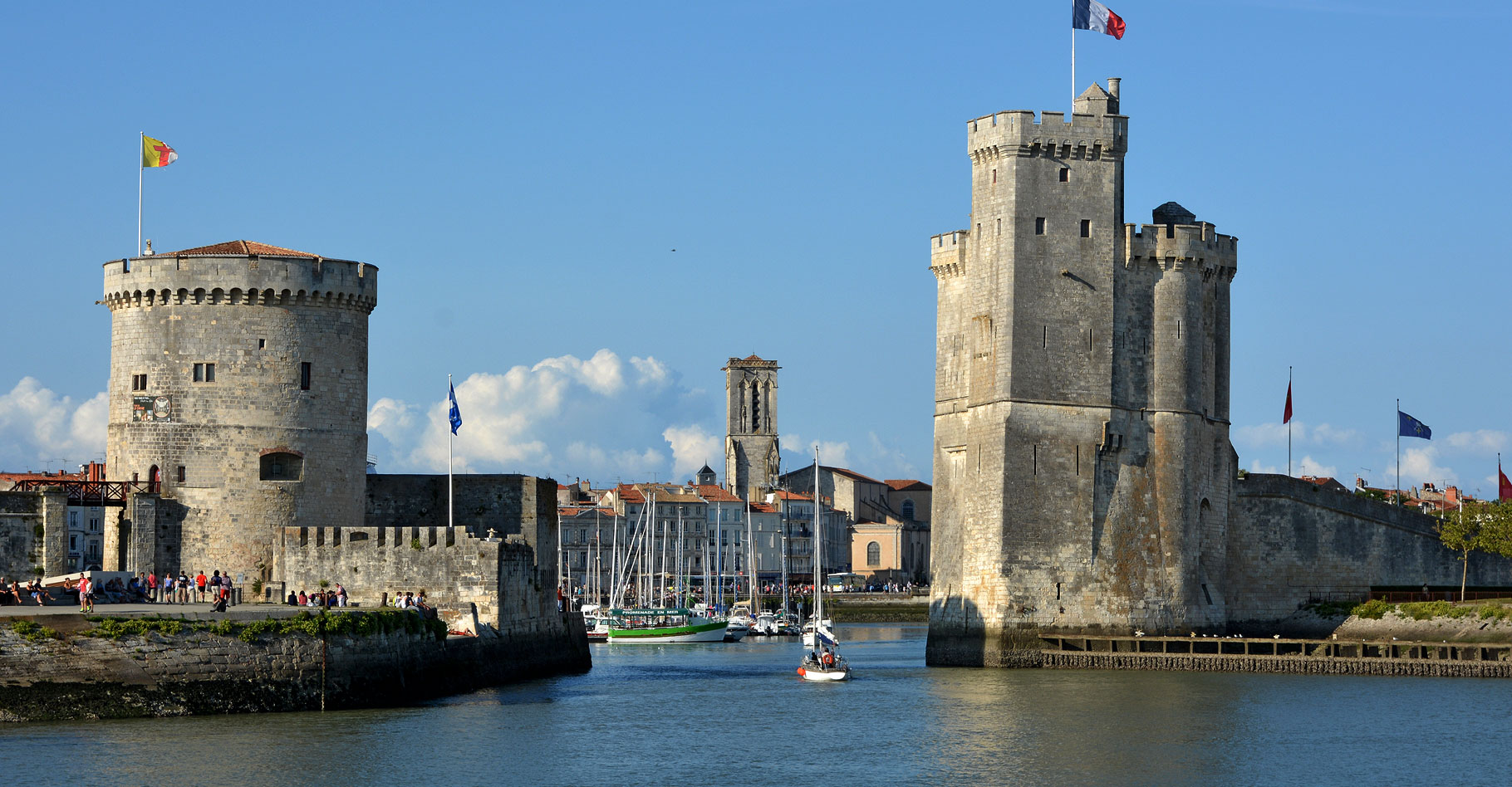 La Rochelle, tour Saint-Nicolas, tour de la Chaine, et chenal du port.&nbsp;© Pline, Wikimedia commons, CC by-sa&nbsp;3.0