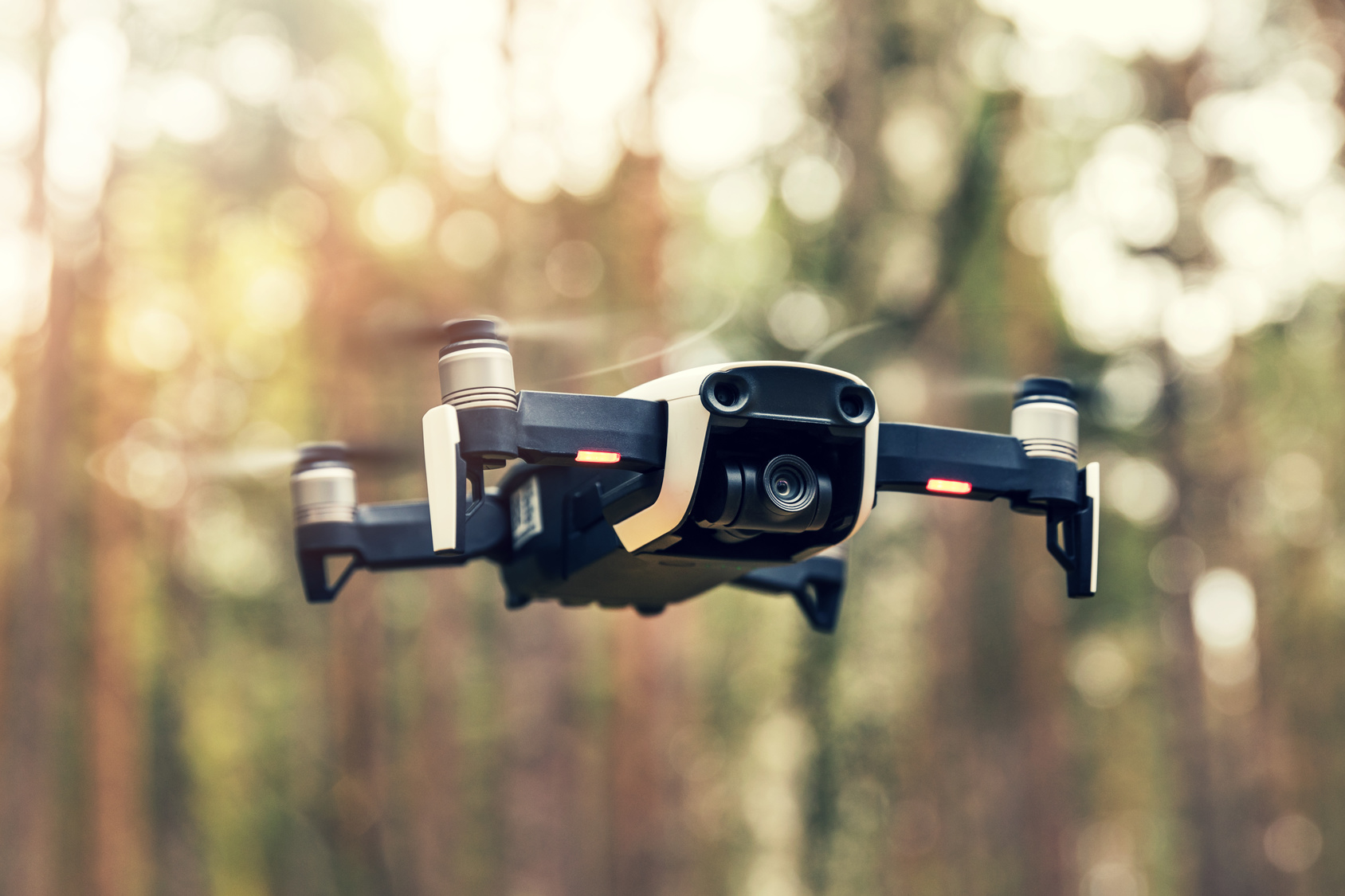 Les vibrisses créées par les chercheurs australiens pourraient équiper des drones pour mieux détecter les obstacles. © ronstik, Fotolia