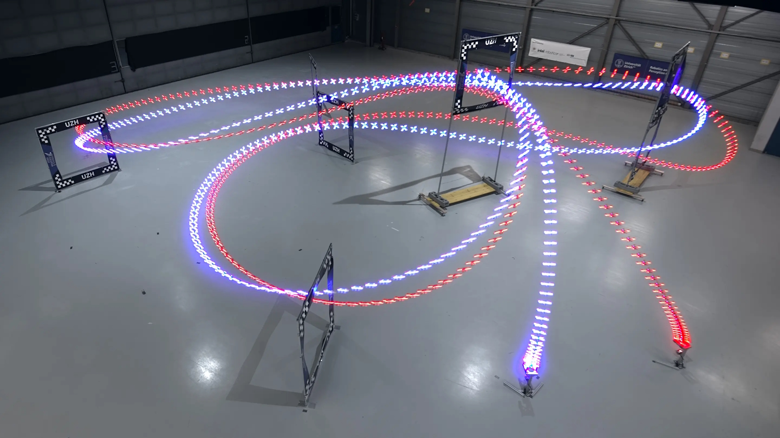 Battre un humain lors d’une course de drones, c’est ce qu'est arrivée à faire une IA pour la première fois. © Université de Zurich
