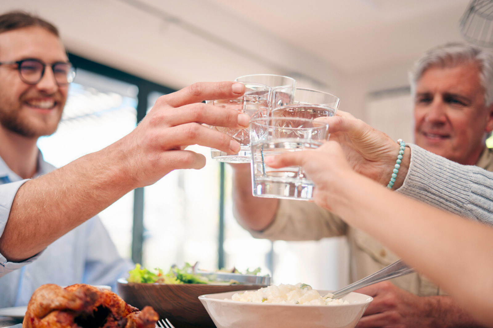 Le Dry January a-t-il vraiment des bienfaits pour votre corps ? Voici ce que dit la science. © PeopleImages, iStock