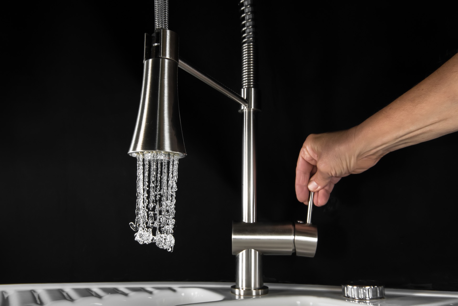 D'où vient l'eau du robinet et comment est-elle rendue potable ? © natros, Adobe Stock