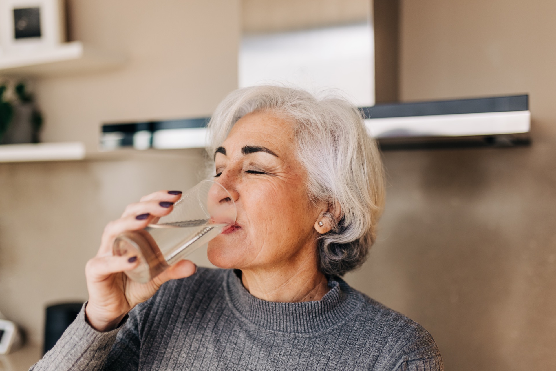 Un polluant éternel très compliqué à retirer de l'eau, l'acide trifluoroacétique (TFA), a été retrouvé dans l'eau du robinet d'une large majorité des villes où il a été recherché. © JLCo Ana Suanes, Adobe Stock