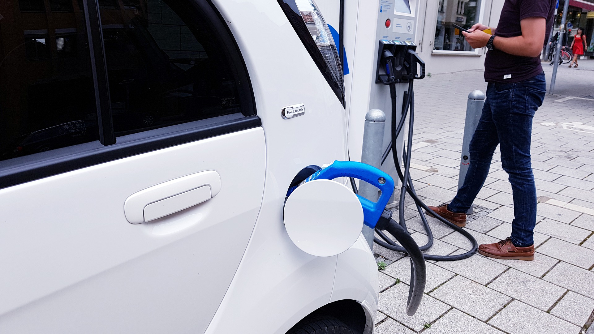 Pour la première fois, les indemnités kilométriques des impôts prennent octroient un avantage à la voiture électrique. © Pixabay