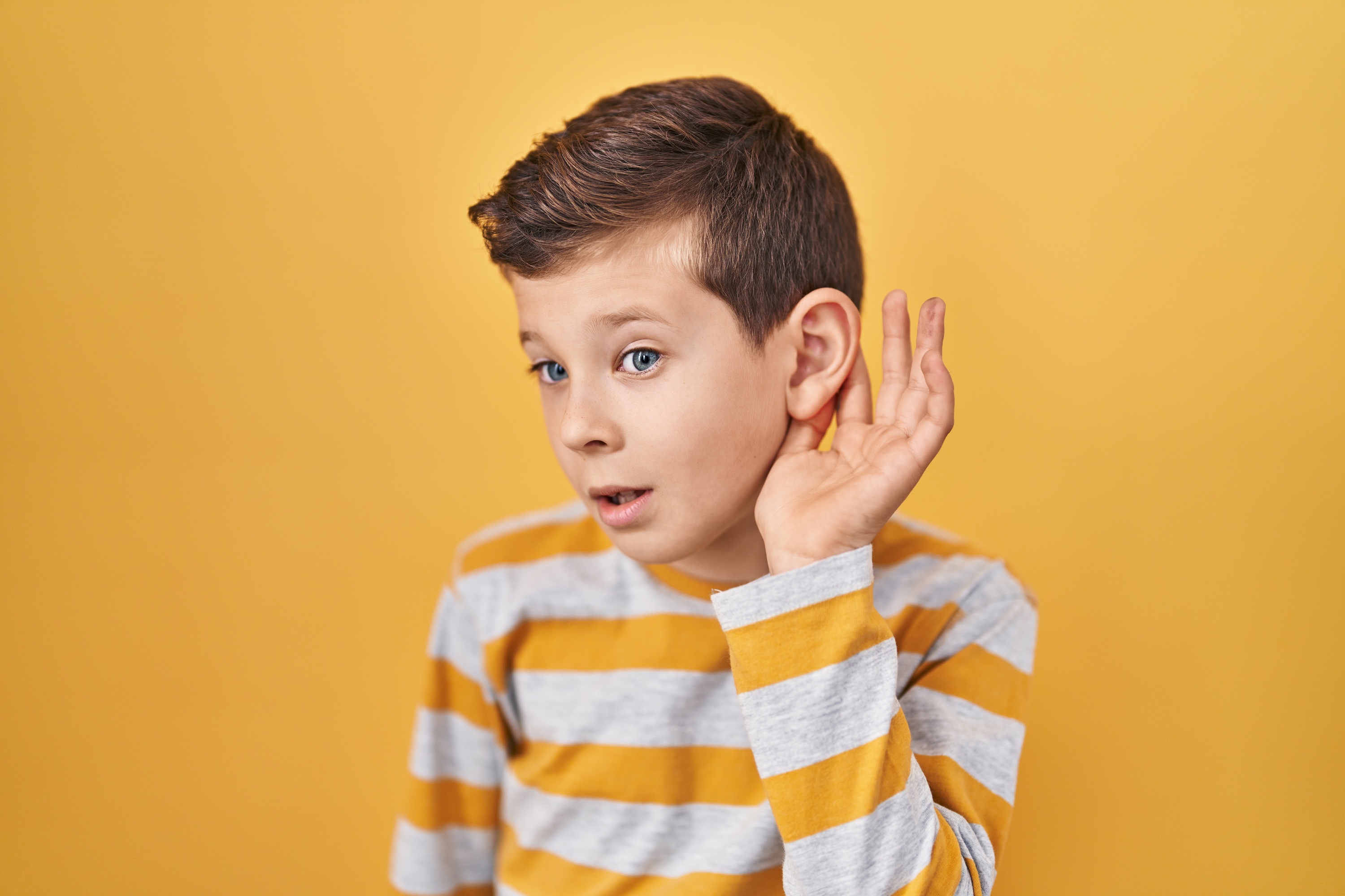Environ 150 gènes sont responsables de la perte auditive chez l'enfant. © Krakenimages.com, Adobe Stock
