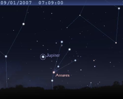 La planète Jupiter est en conjonction avec l'étoile Antarès