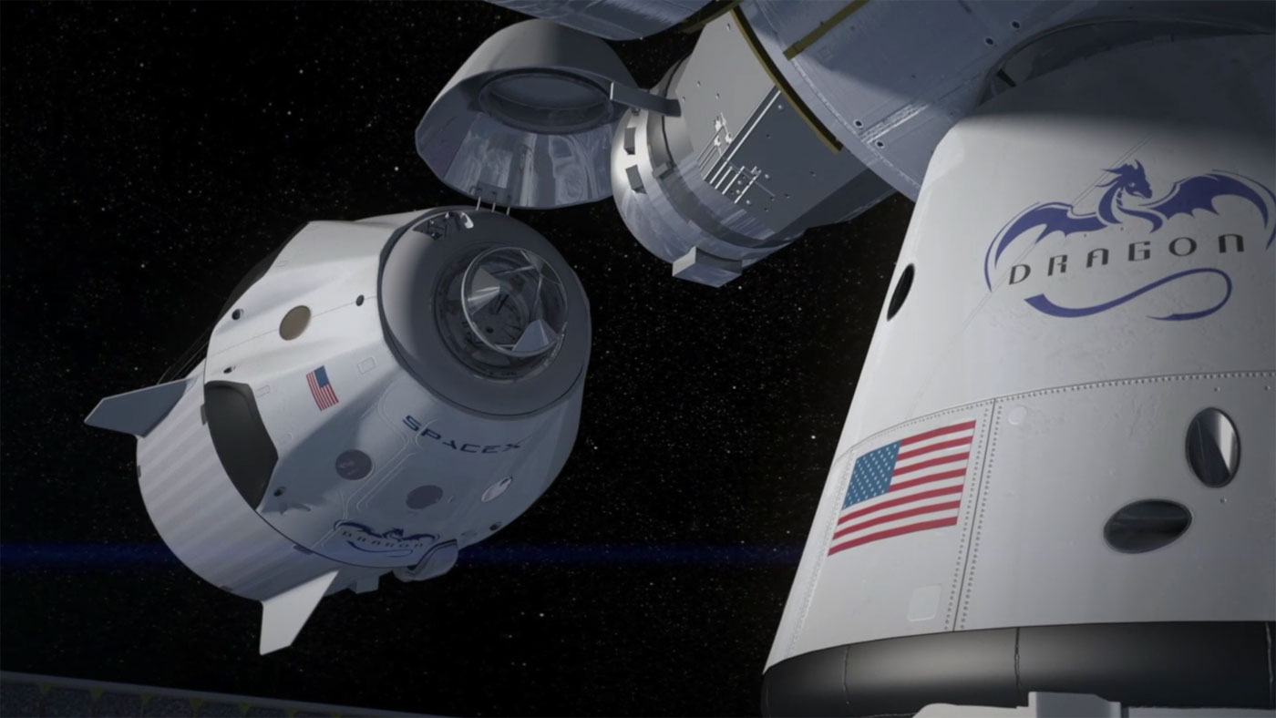  Le Crew Dragon avec au premier plan une capsule Dragon de transport de fret dont il est dérivé. © SpaceX