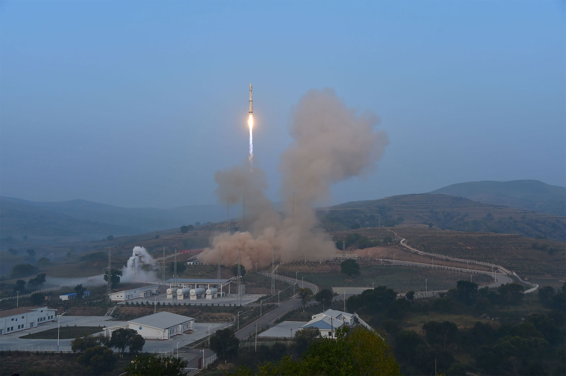 Premier vol réussi du lanceur Longue Marche 6 depuis le port spatial de Taiyuan. © CNSA / Reuters