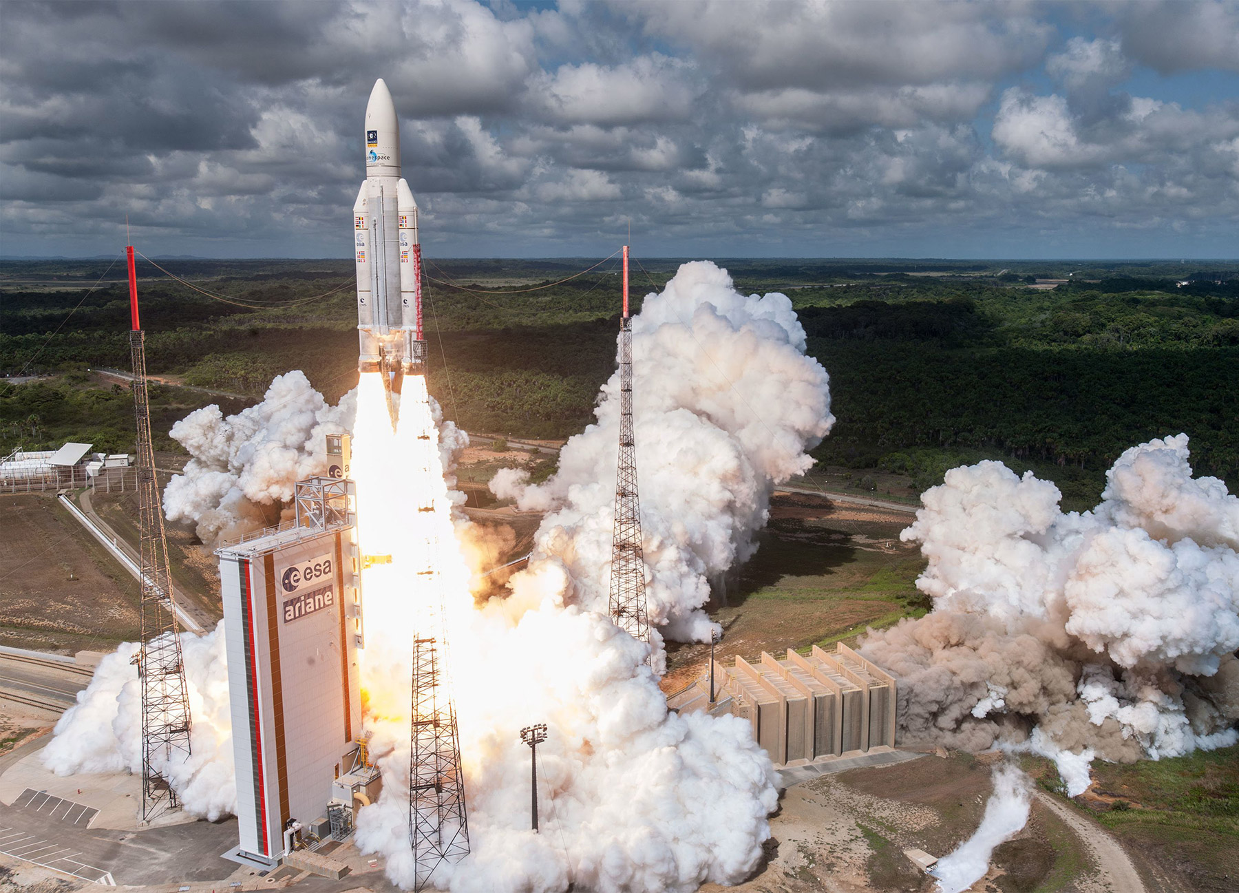 Le premier lancement de l'année 2018 d'Ariane 5 a eu lieu jeudi. Des satellites ont été lancés mais pas au bon endroit. Ici, une Ariane 5 ES, c’est-à-dire sans l’étage supérieur ECA, au décollage, avec à son bord quatre satellites de la constellation Galileo (novembre 2016). © Cnes, ESA, Arianespace, Optique Vidéo CSG, S. Martin, 2016