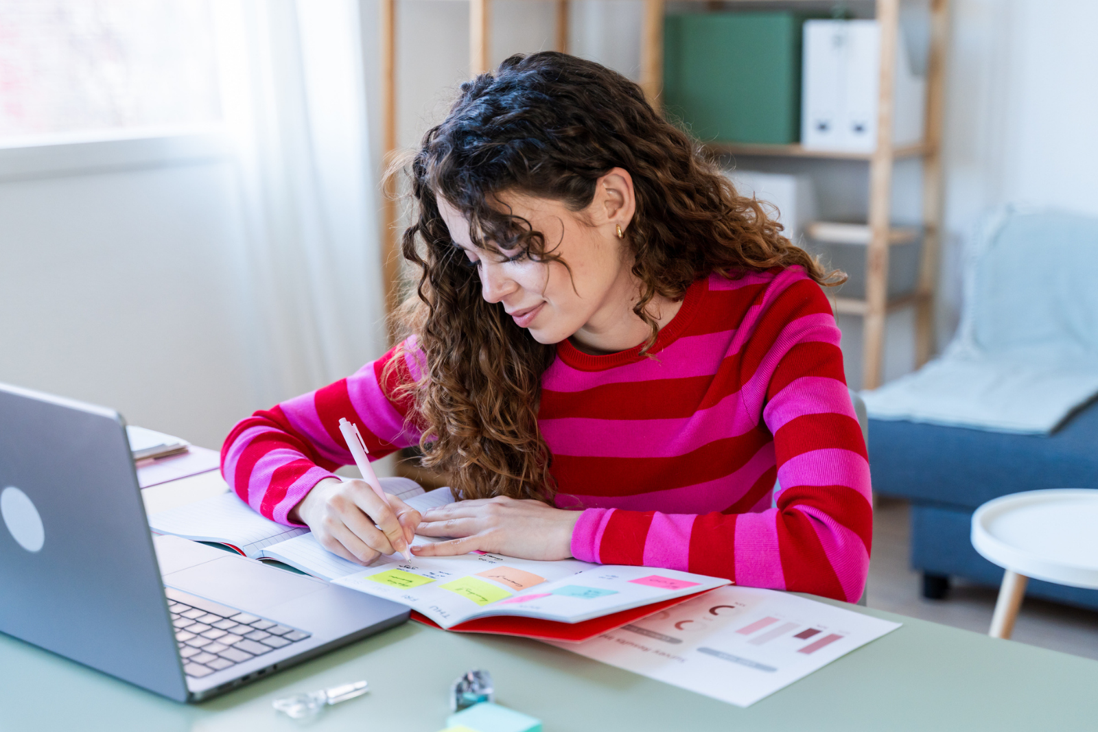 « Aujourd’hui » : ce mot que vous dites sans savoir ce qu’il signifie vraiment. © PixelVista, iStock
