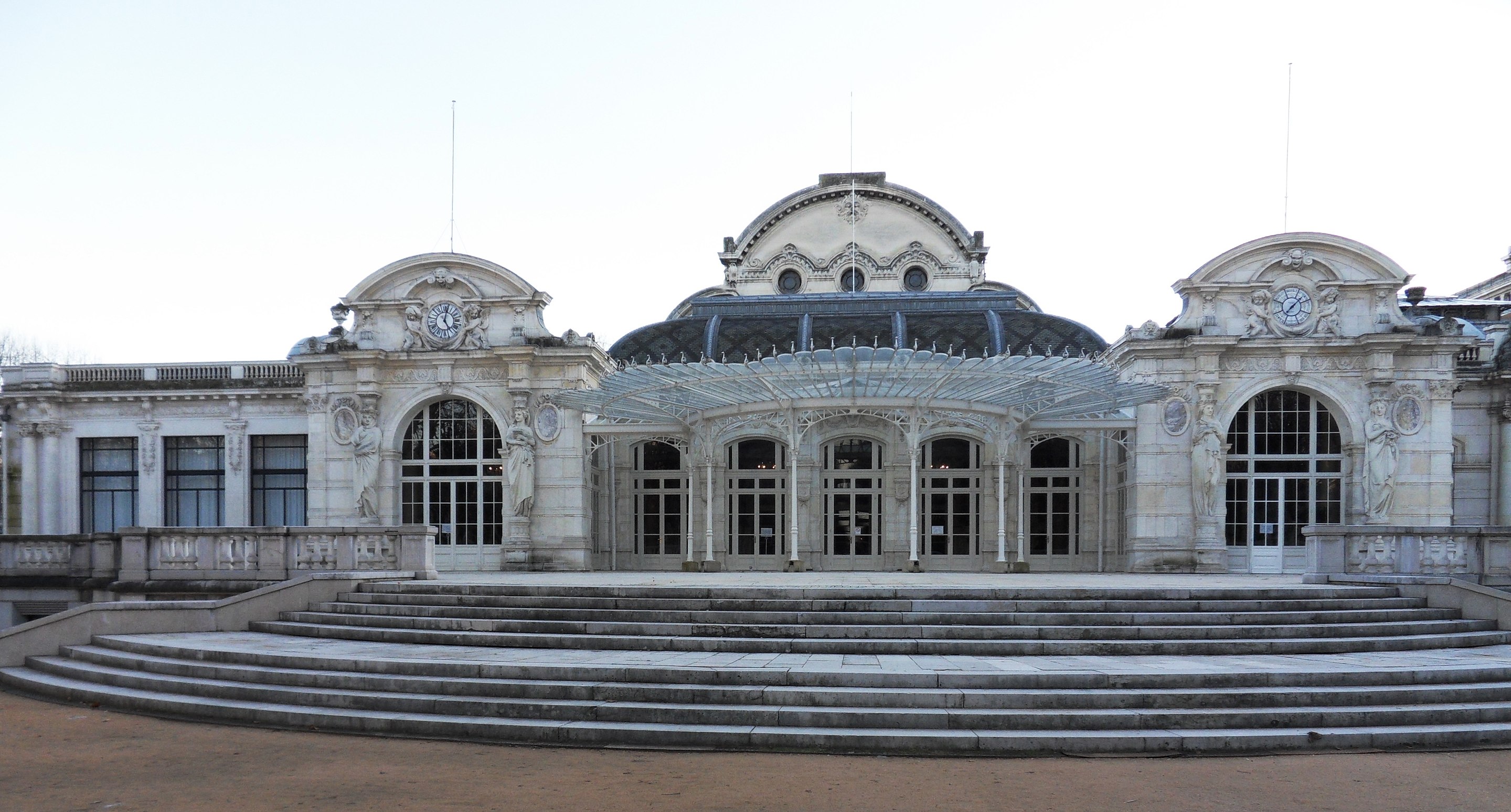 C'est dans ce bâtiment que siégeait le gouvernement de Vichy entre 1940 et 1944. © Wikimedia Commons, CC by-sa 3.0