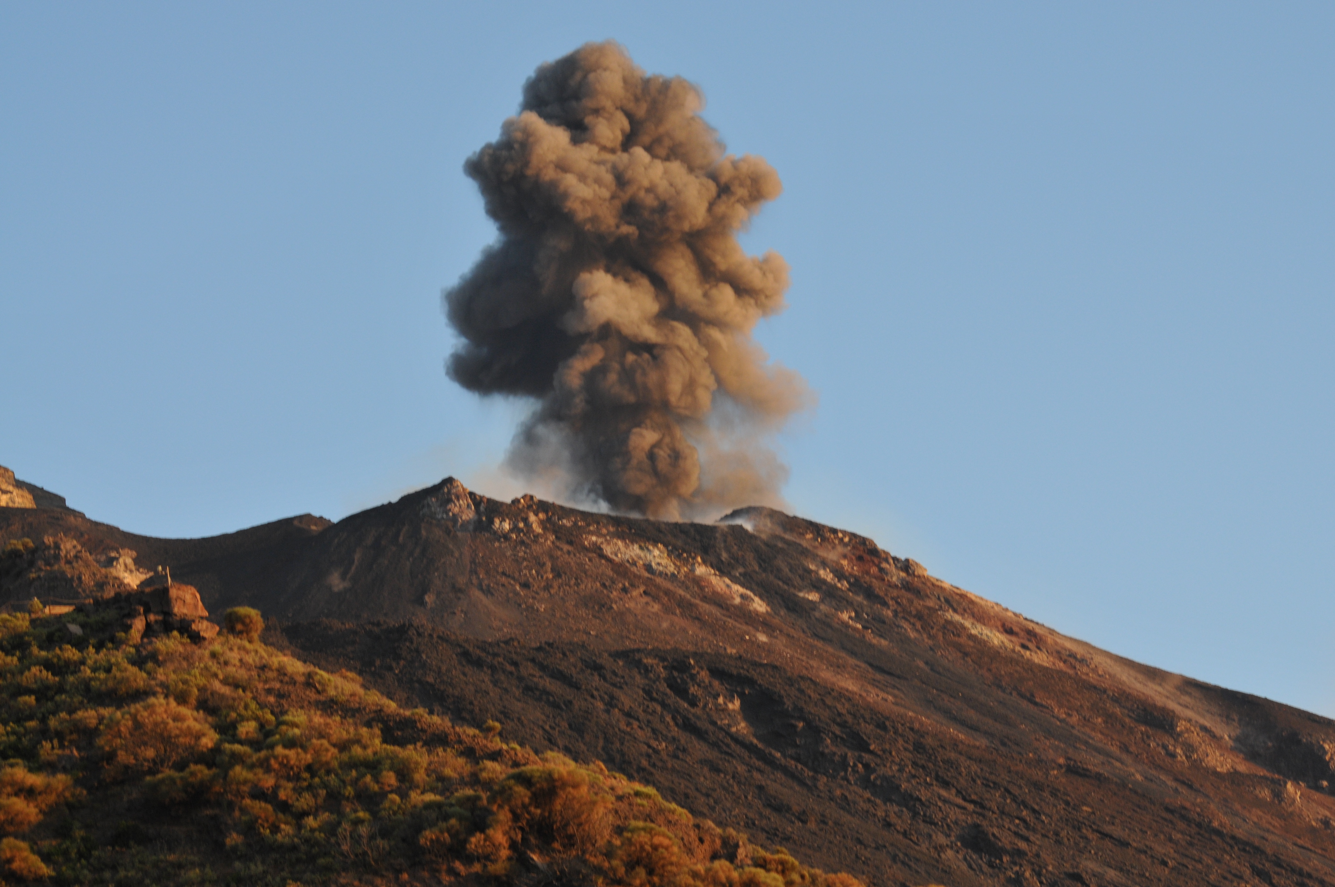 Explosion à Stromboli.&nbsp;© Michel Grangier, Adobe Stock