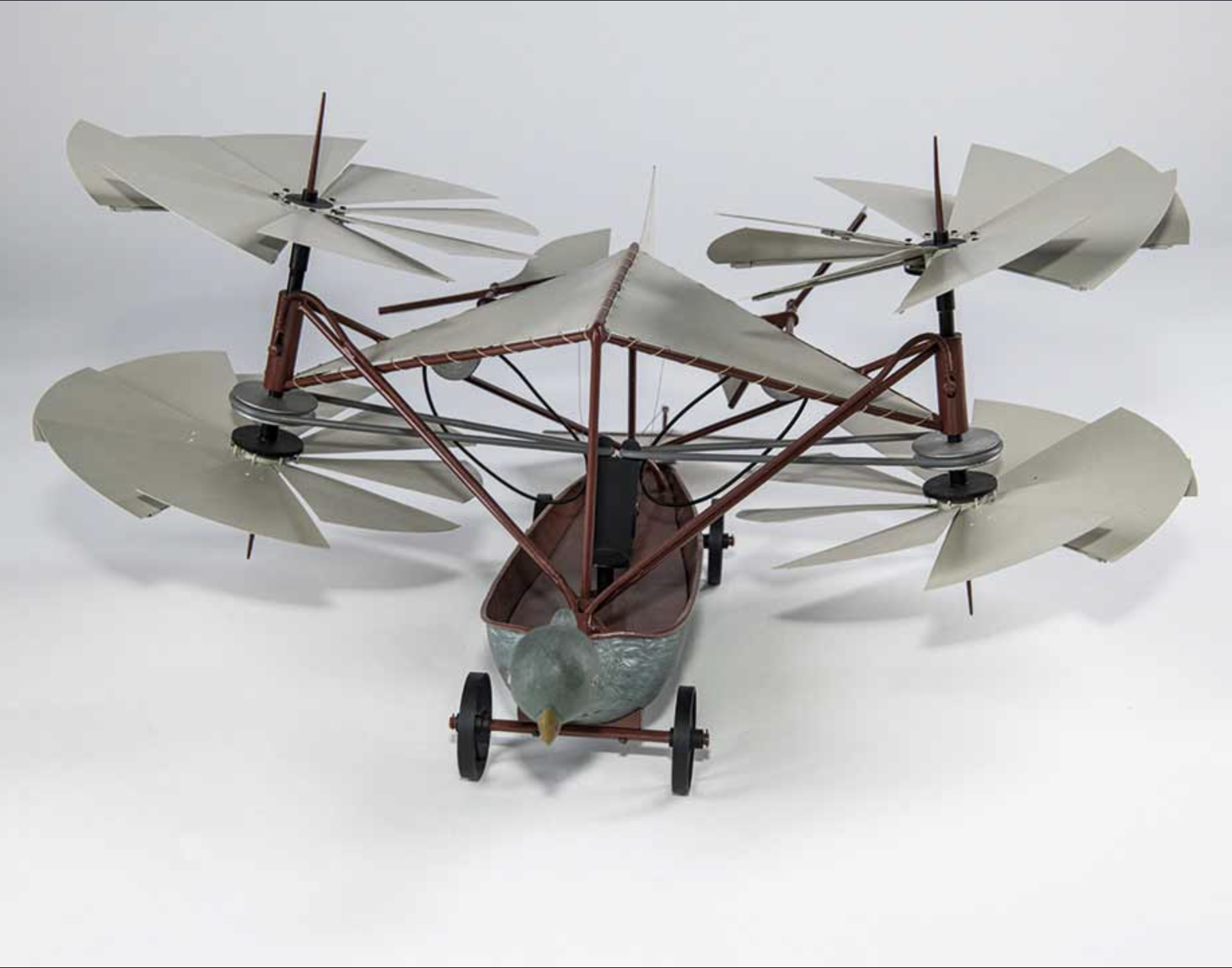 Le musée de l’Air et de l’Espace révèle les secrets du vol avec l'exposition « Flight ». En image, maquette réalisée par Louis Helbringer au 1/10e du pigeon de Cayley (1843) - Rosay-sur-Lieure (France), 1955 - bois et laiton. © Musée de l’Air et de l’Espace, Paris-Le Bourget, Frédéric Cabeza