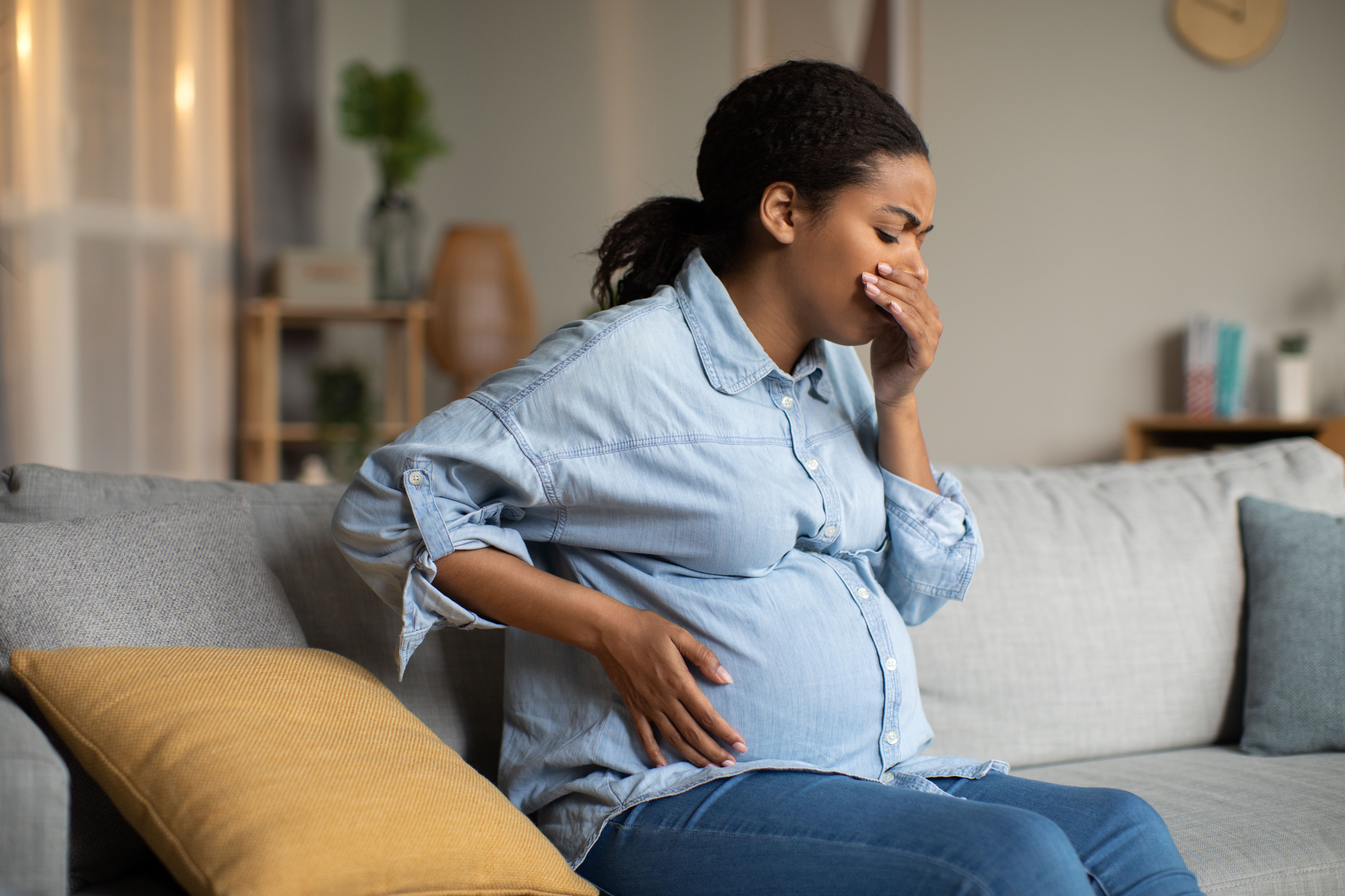 De très nombreuses femmes sont concernées par les nausées et vomissements survenant en début de grossesse. © Prostock-studio, Adobe Stock