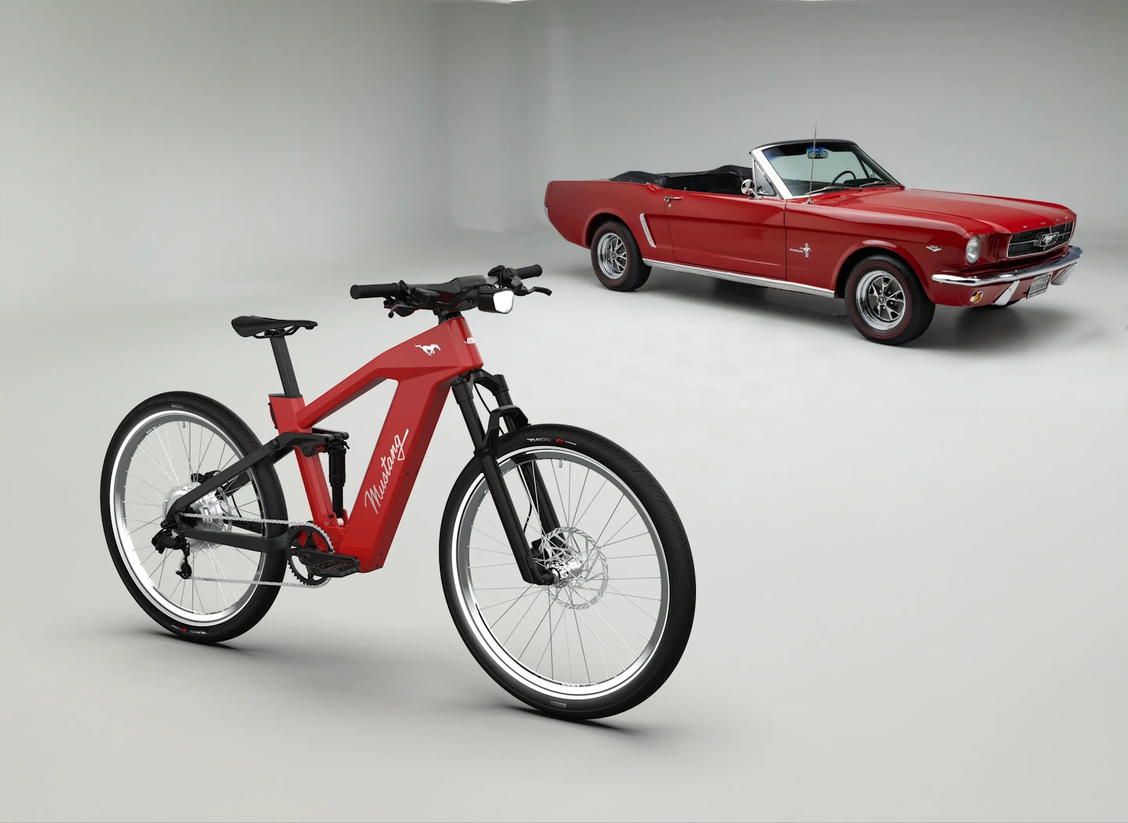 Le Mustang et le Bronco s’inspirent des voitures mythiques de la marque.© Ford