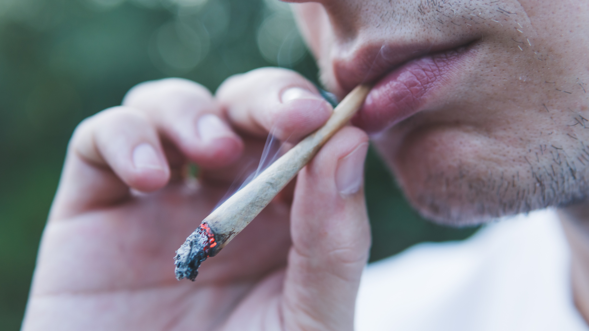 Après avoir fumé un joint, s'ensuit une sensation appelée « foncedalle ». © Creative_content, Adobe Stock   
