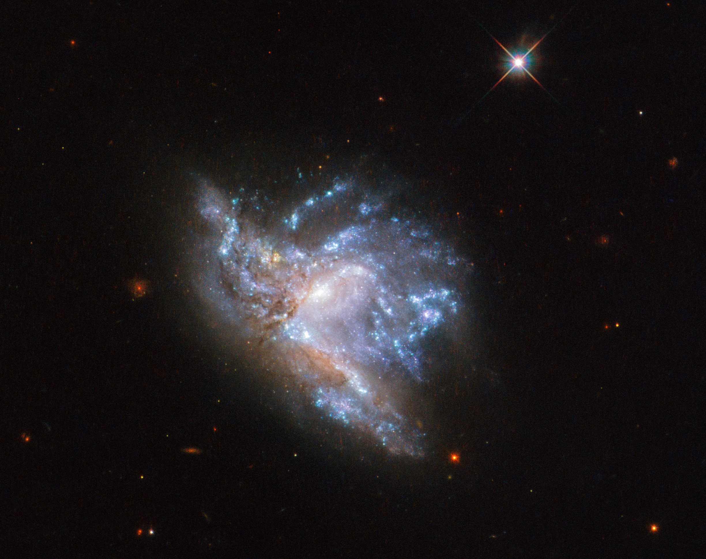 Collision de galaxies dans la constellation d'Hercules. © Nasa, ESA