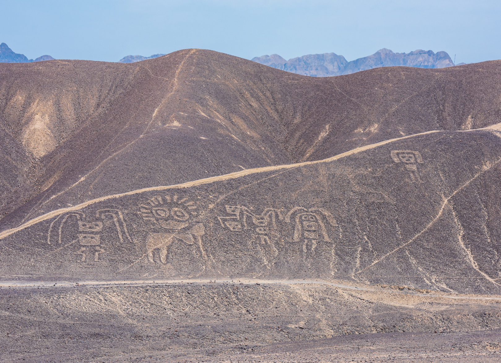 Géoglyphes sur les collines à Palpa, au Pérou. © javarman, fotolia