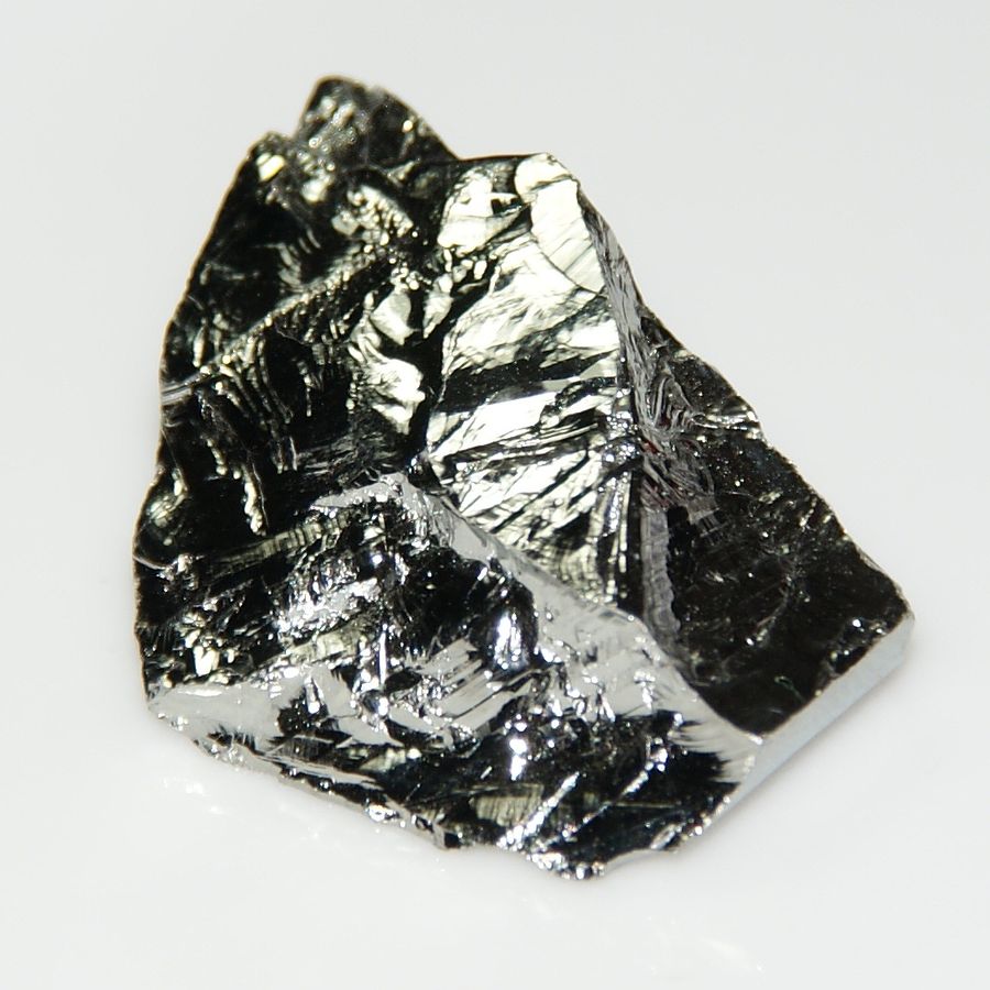 Le germanium est un métalloïde gris-blanc. C'est l'un des rares éléments dont le volume augmente lorsqu'il passe de l'état liquide à l'état solide. © Jurii, Wikimedia Commons, CC by 3.0