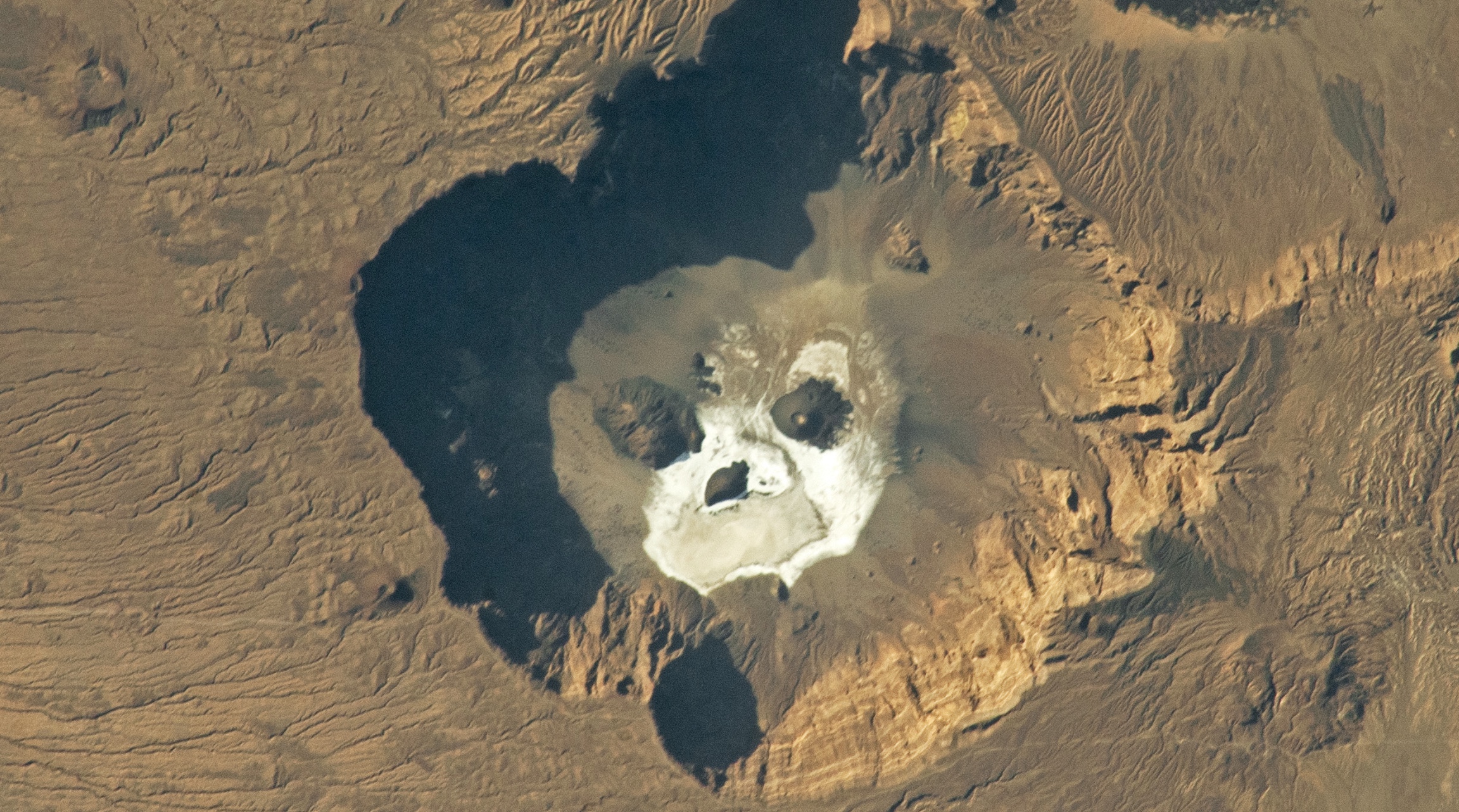 Un visage fantomatique au Tchad photographié de la Station spatiale. © Nasa