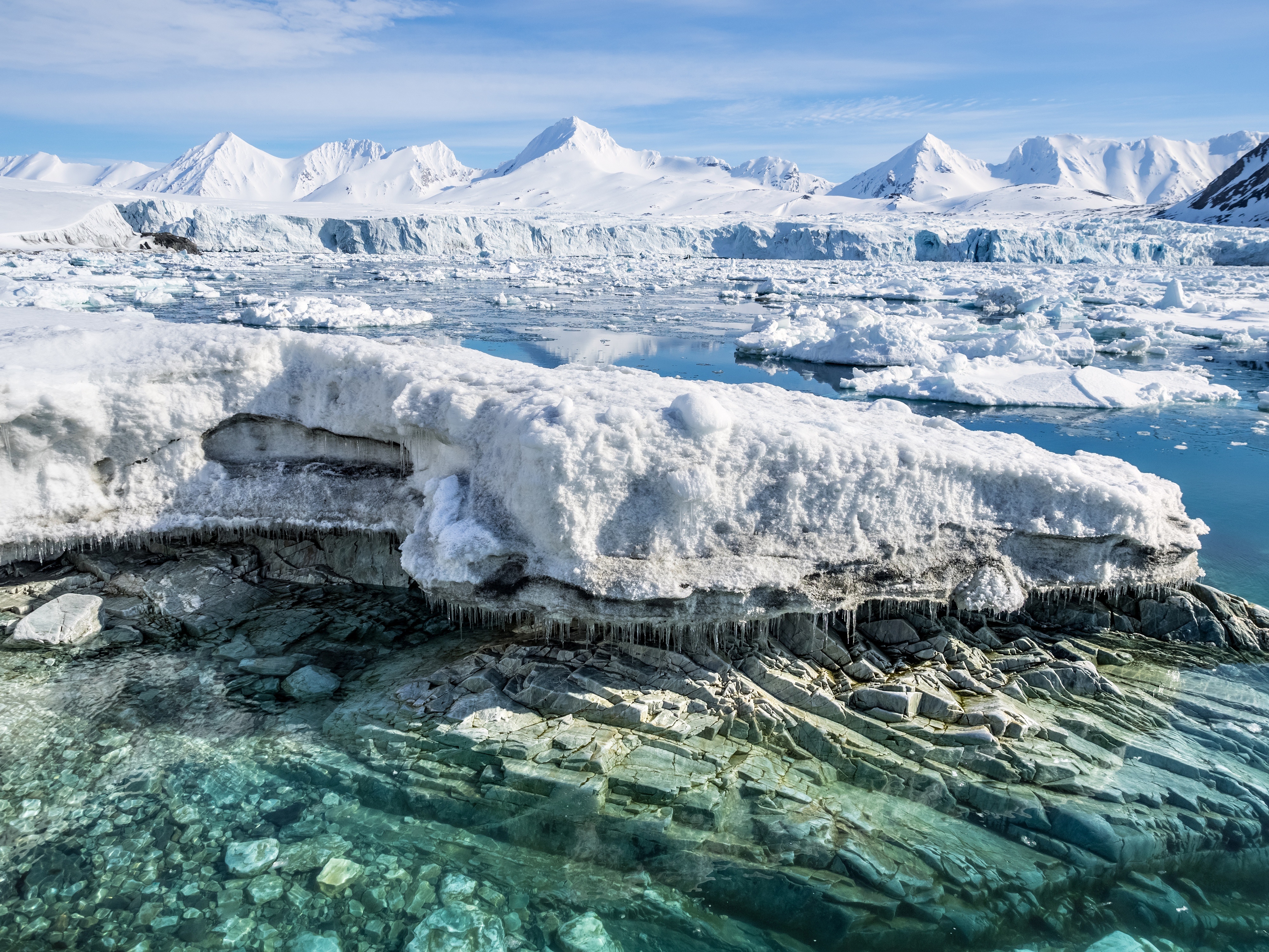 Des chercheurs ont entrepris d'écouter les entrailles d'un&nbsp;glacier en Norvège avec un sismomètre pour mieux comprendre ce qui s'y joue en son cœur, tout&nbsp;en profondeur.&nbsp;©&nbsp;Incredible Arctic, Adobe Stock