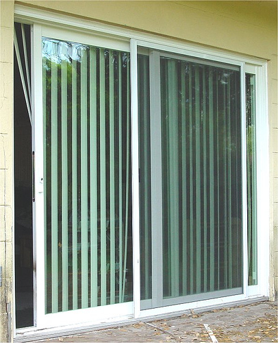 La fenêtre coulissante est un système de baie horizontale composée de deux ouvertures indépendantes. © Jim Moore, CC BY 2.0, Flickr
