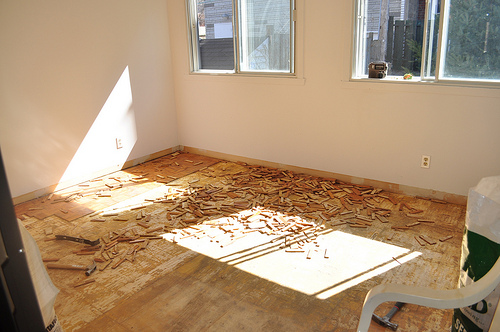 Le plancher est le sol sur lequel on pose un revêtement type marqueterie, parquet... © Bob August, CC BY-NC-SA 2.0, Flickr