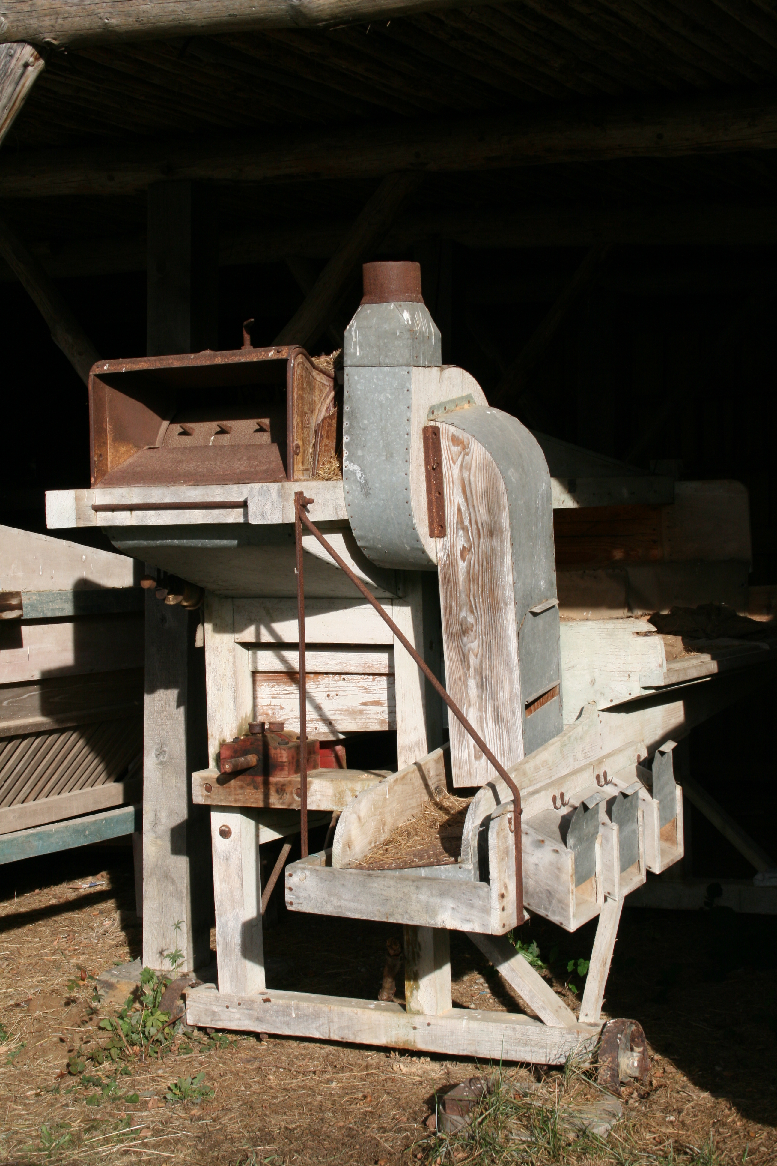 La batteuse d'Andrew Meikle révolutionne l'agriculture. La batteuse permet de séparer les grains de la paille. © Jean-Pol GRANDMONT, CC BY 3.0, Wikimedia Commons