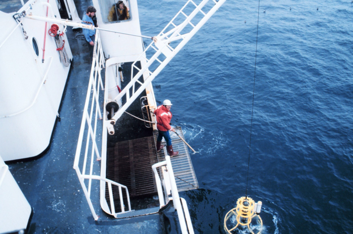 Campagne de mesure de la salinité des océans. © Capitaine Robert A. Pawlowski / NOAA