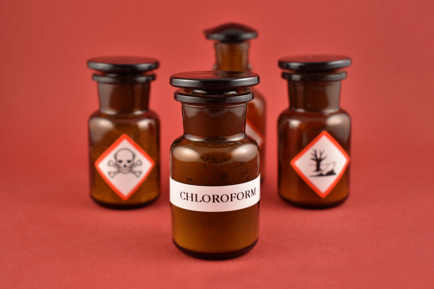 Le chloroforme est toxique à forte dose par inhalation et ingestion. © betka82, Fotolia