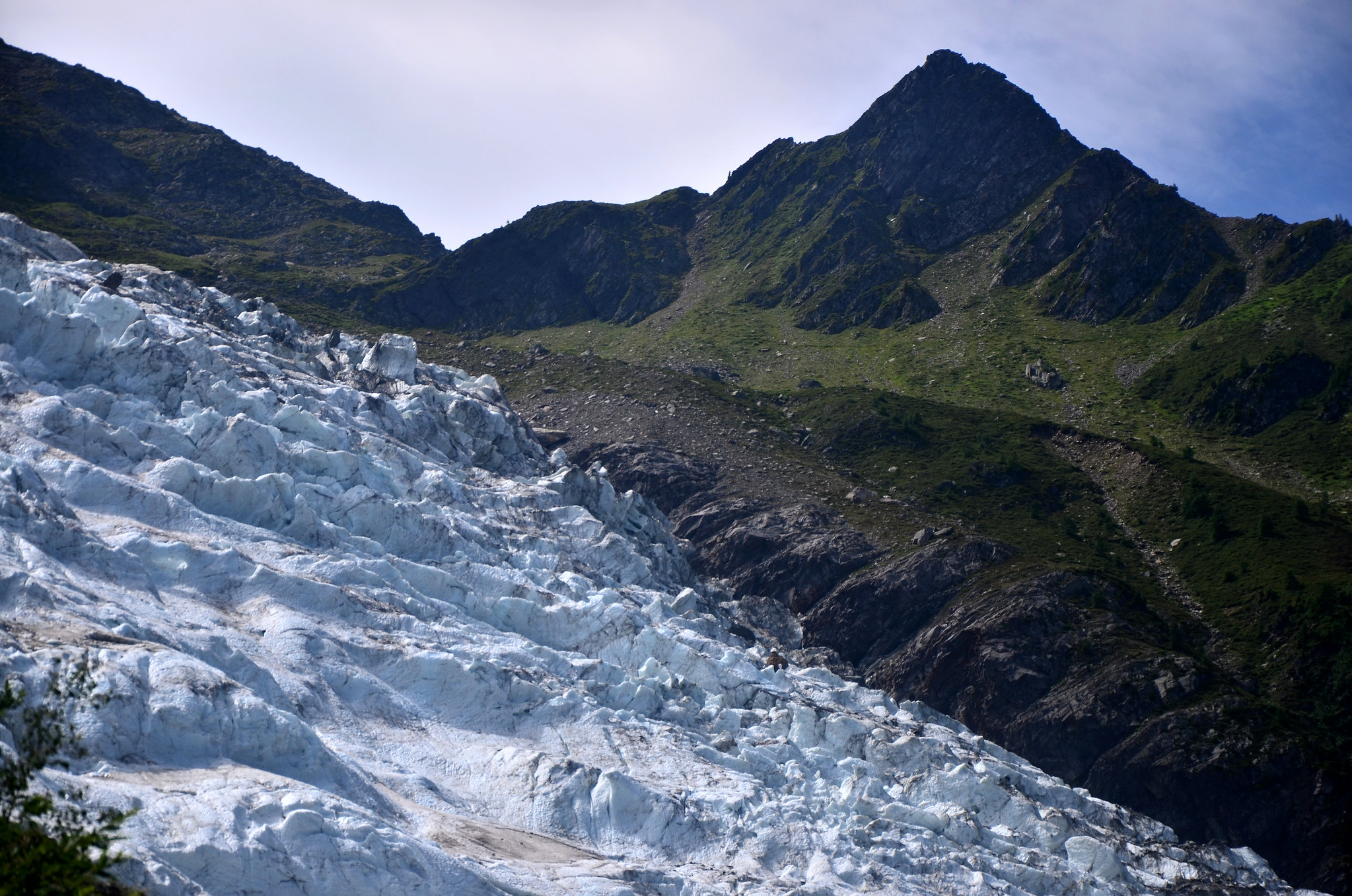 Une moraine est une accumulation de débris rocheux issus d’un glacier. © Tony Fernandez, Flickr