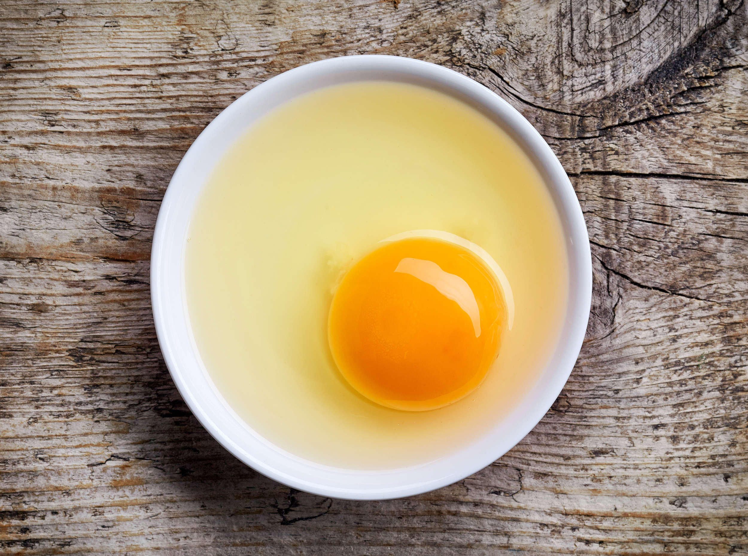L’avidine est une protéine du blanc d’œuf. © bigacis, Adobe Stock