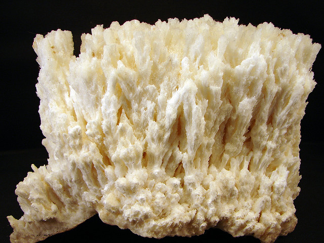 La dissolution des carbonates de calcium d’une roche-mère est un phénomène de décarbonatation. © Craig Elliot CC by-nc-nd 2.0