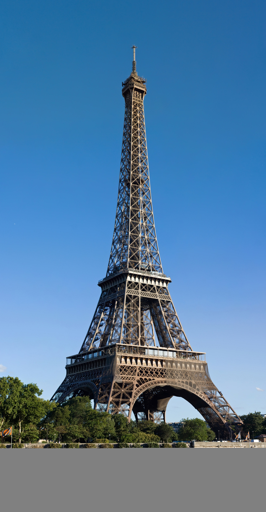 Une structure autoporteuse est une structure dont la stabilité est assurée par la seule rigidité de sa forme. Sur la photo, un exemple de tour autoporteuse, la Tour Eiffel. © Julie Anne Workman, CC BY-SA 3.0, Wikimedia Commons