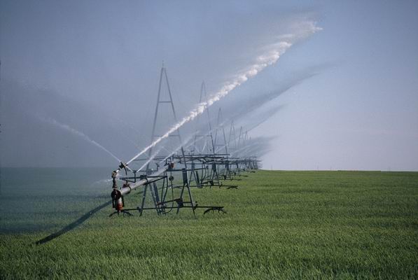 L’irrigation consommerait environ 92 % des eaux souterraines captées dans le monde. © Paulkondratuk3194, Wikimedia common, CC-by-sa-3.0