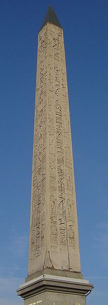 Une cinquantaine de monolithes égyptiens, mais aussi éthiopiens, ont été répertoriés à ce jour. Ils ont bien souvent été déplacés depuis l'Antiquité, à l'image de l'obélisque de Louxor trônant sur la place de la Concorde à Paris. © David Monniaux, Wikimédia common, CC by-sa 1.0
