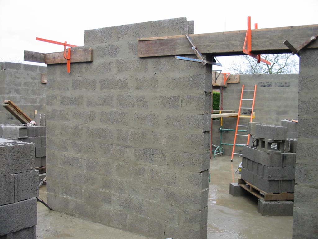 Le parpaing est un matériau de construction en béton ou ciment pour les murs. © PhY, CC BY-SA 2.5, Wikimedia Commons