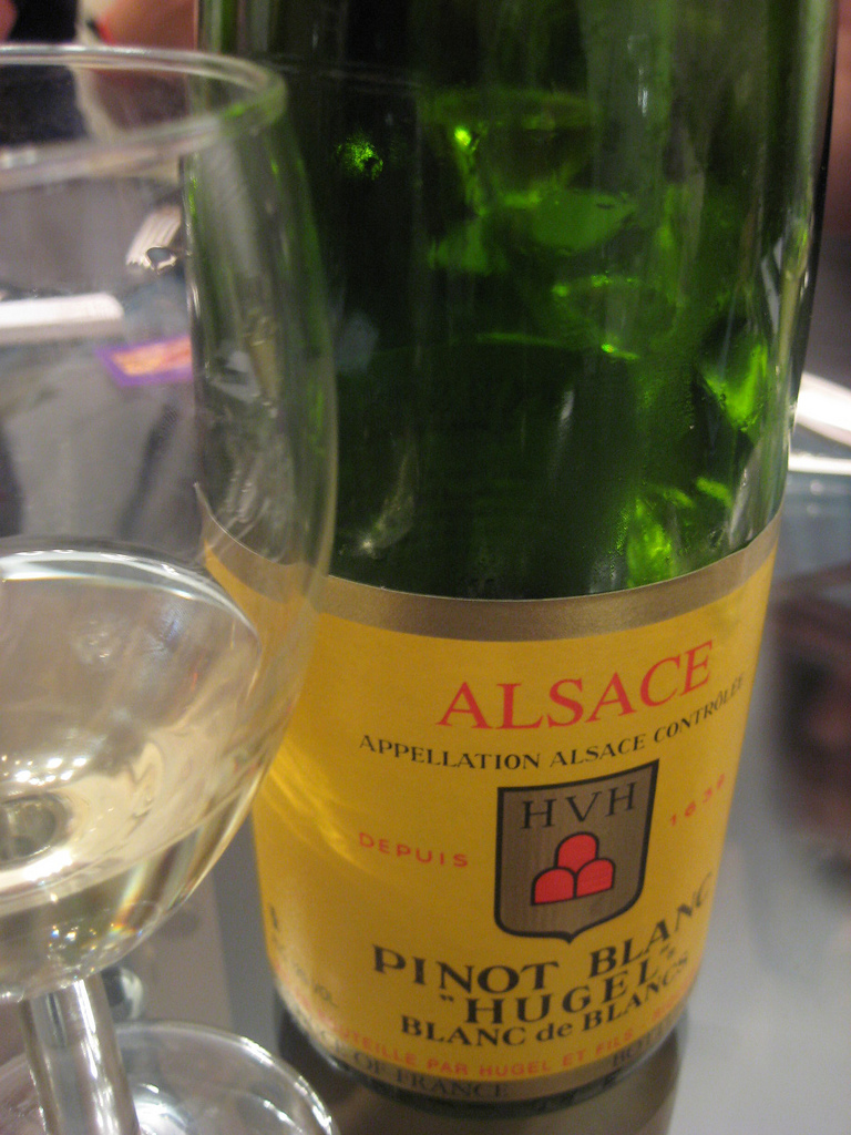 Le Pinot blanc est un cépage qui vient de Bourgogne. Il est installé aujourd'hui en Alsace. © Annie Mole, Flickr, CC BY 2.0