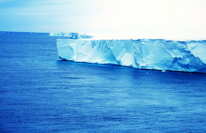 Extrémité de la plate-forme glaciaire de Ross en Antarctique. © Van Woert / Noaa Nesdis / Ora
