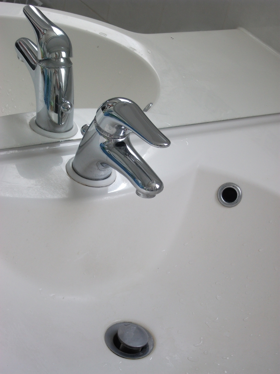 Le mitigeur est un robinet constitué d'un levier unique. © , CC BY-SA 3.0, Wikimedia Commons