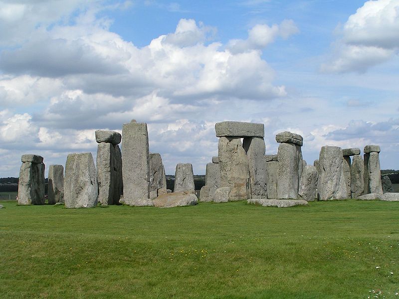 À Stonehenge, les orthostates constituent les montants verticaux des trilithes, c'est-à-dire des dolmens composés de trois pierres. © Stephan Kühn, Wikimedia common, CC by-sa 3.0