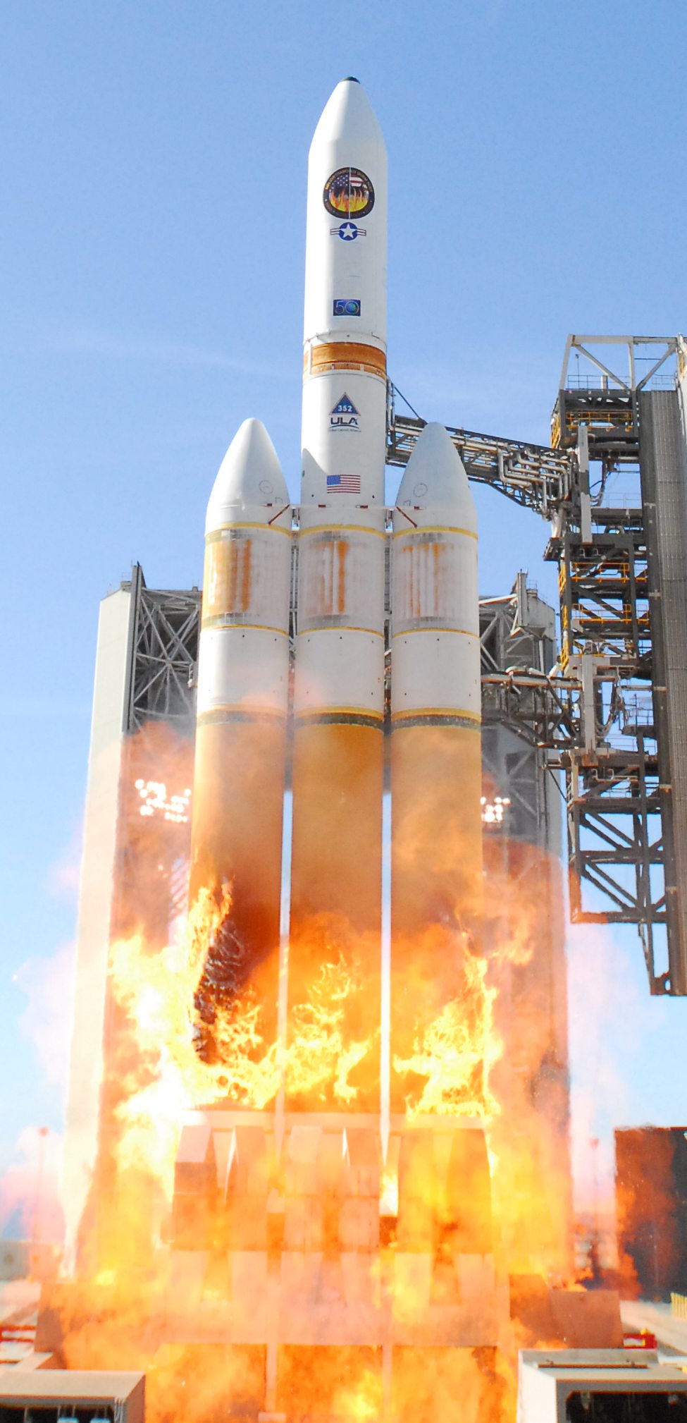 Lancement de Delta IV Heavy avec à son bord USA-224, satellite de reconnaissance américain, le 20 janvier 2011. Crédits DR.
