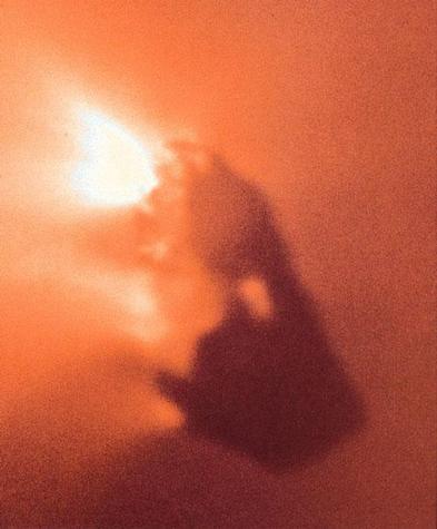 Vue de la comète de Halley par la sonde Giotto.