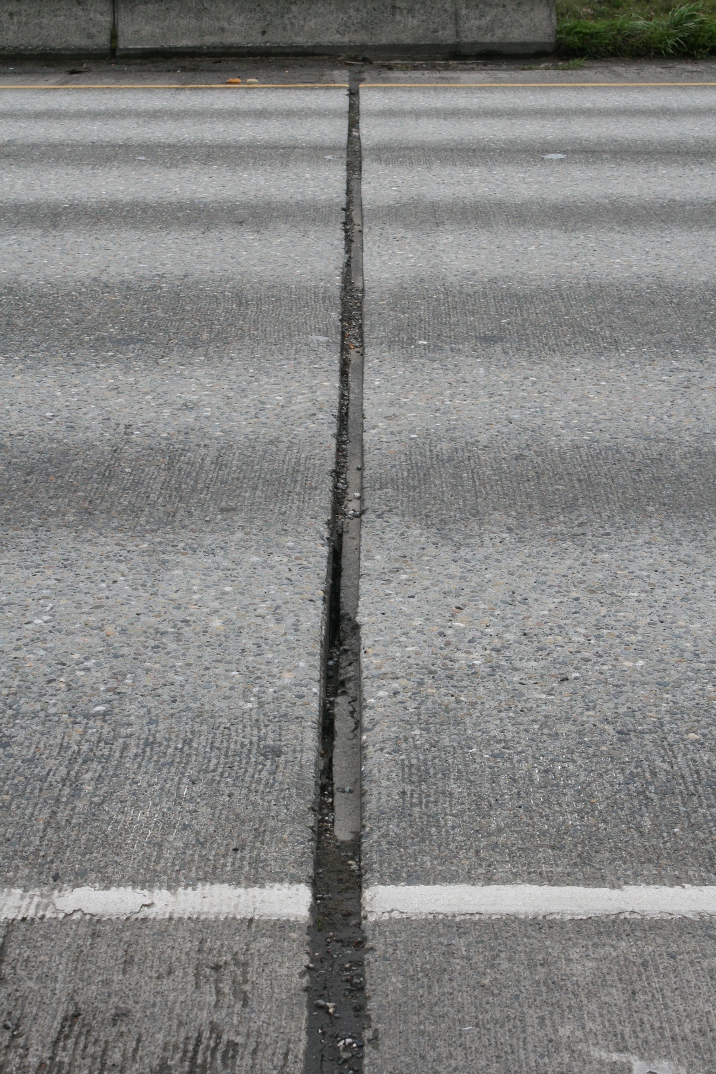 Un joint de dilatation sur une chaussée. © Washington State Dept of Transportation, CC BY-NC-ND 2.0, Flickr
