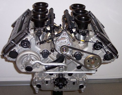 Un moteur classique à combustion interne d'automobile. © DR