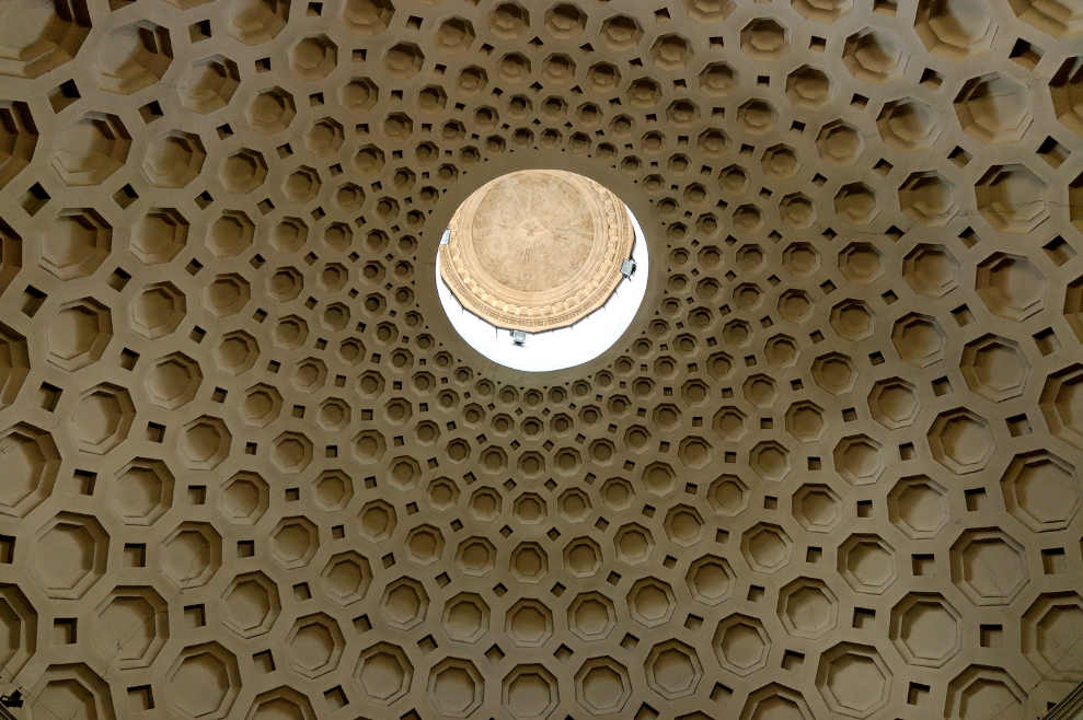 L'oculus, ouverture au centre d'une voûte, permet la montée des cloches. © Jastrow, Domaine public, Wikimedia Commons