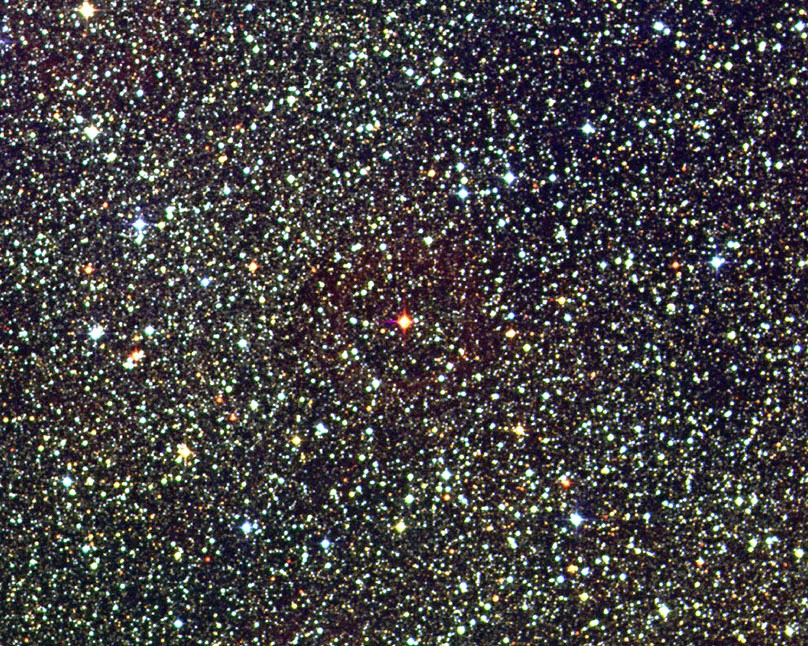 Proxima Centaury est la modeste étoile rouge au centre de cette image. Crédit David Malin / UK Schmidt Telescope / DSS / AAO
