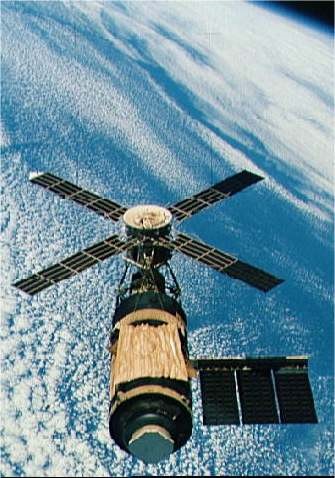 Skylab en orbite terrestre. Crédit Nasa